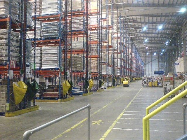 Images Wikimedia Commons/4 Fastway_Warehouse_Crick_-_geograph.org.uk_-_1248568.jpg